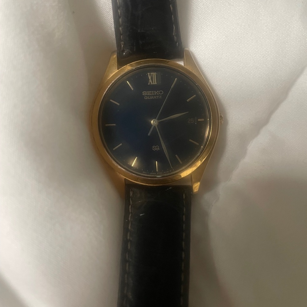Seiko vintage Black and Gold Quartz Watch